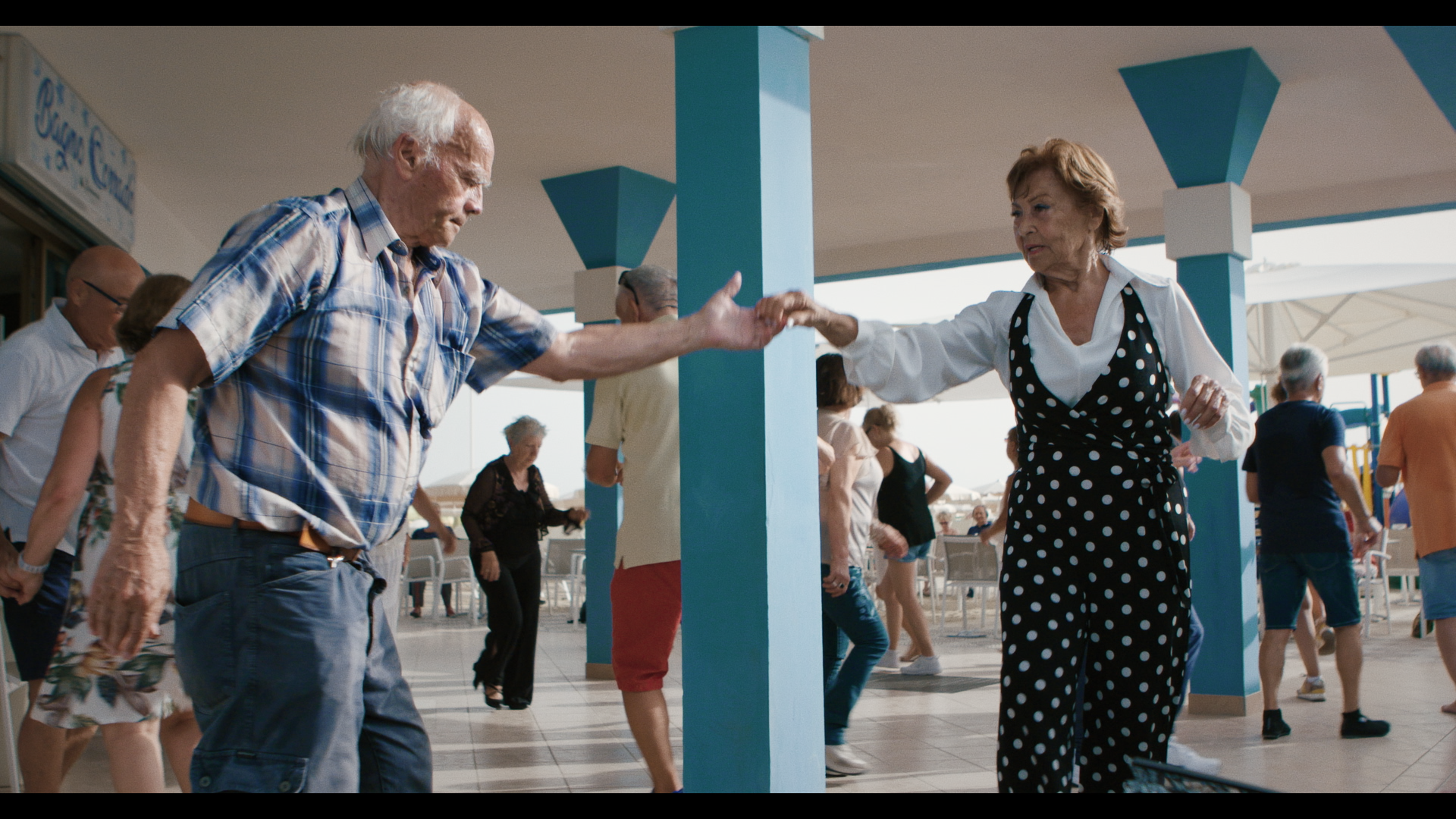 LES DANSEURS DE L'AUBE