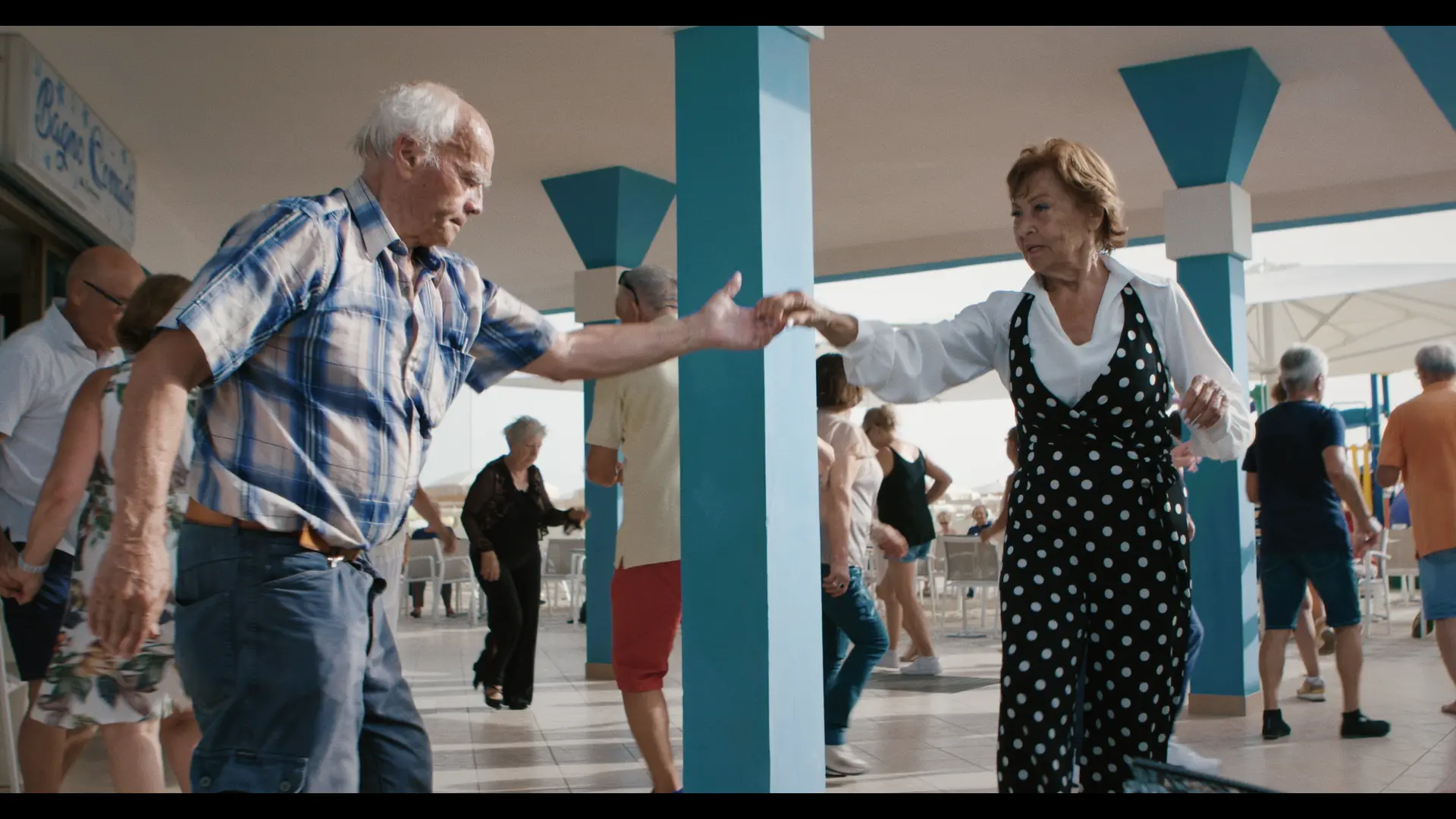 LES DANSEURS DE L'AUBE